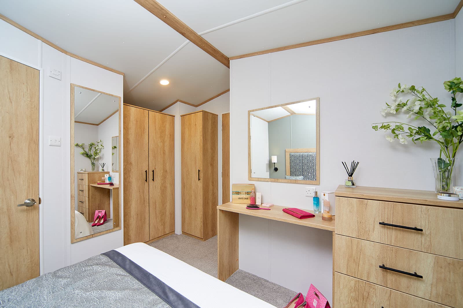 CARNABY SILVERDALE, photo 1